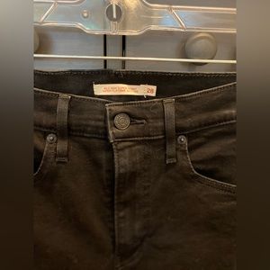 BRAND NEW LEVIS SIZE 28